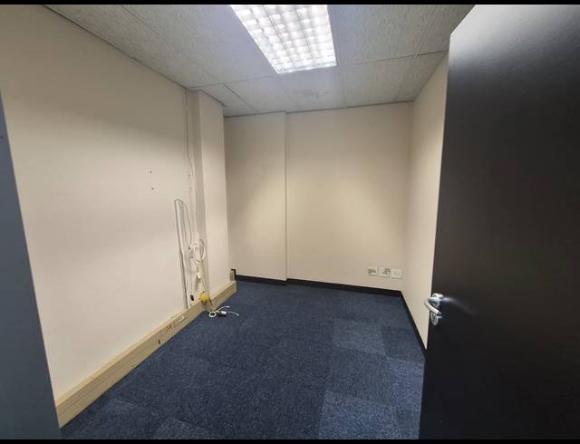 135M² OFFICE TO LET IN BRUMA